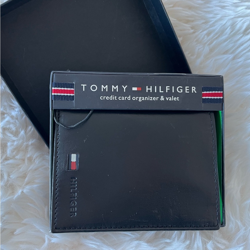 New TOMMY HILFIGER Black Credit Card Organizer & Valet Genuine Leather Wallet